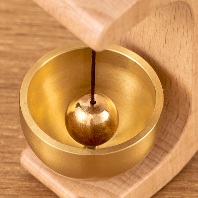 Campanello per porta minimalista con cornice in legno decorativa