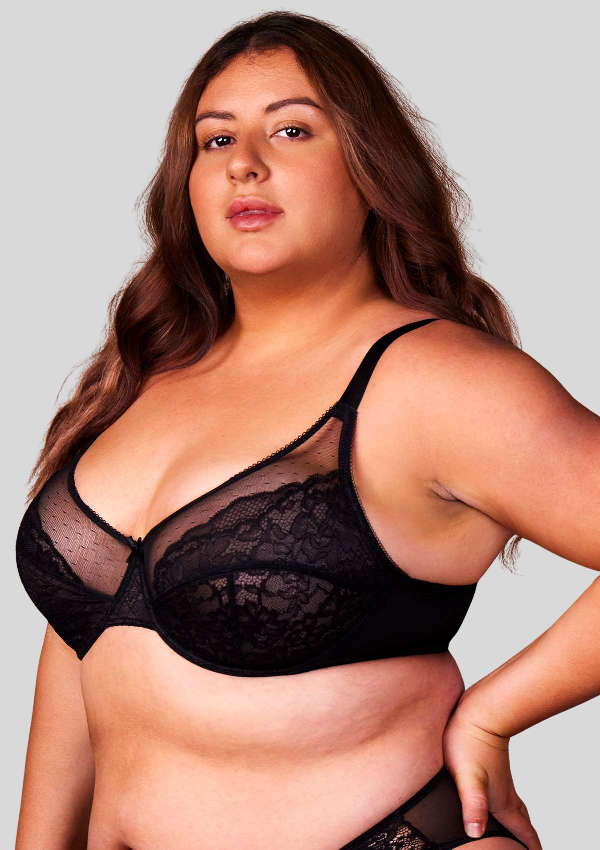 CurveLuxe — Pitsinen tukirintaliivi säädettävillä olkaimilla