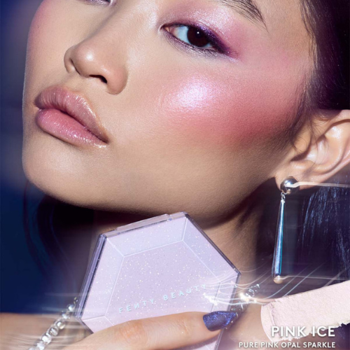 GlowSurge — Polvo iluminador con efecto shimmer para el rostro