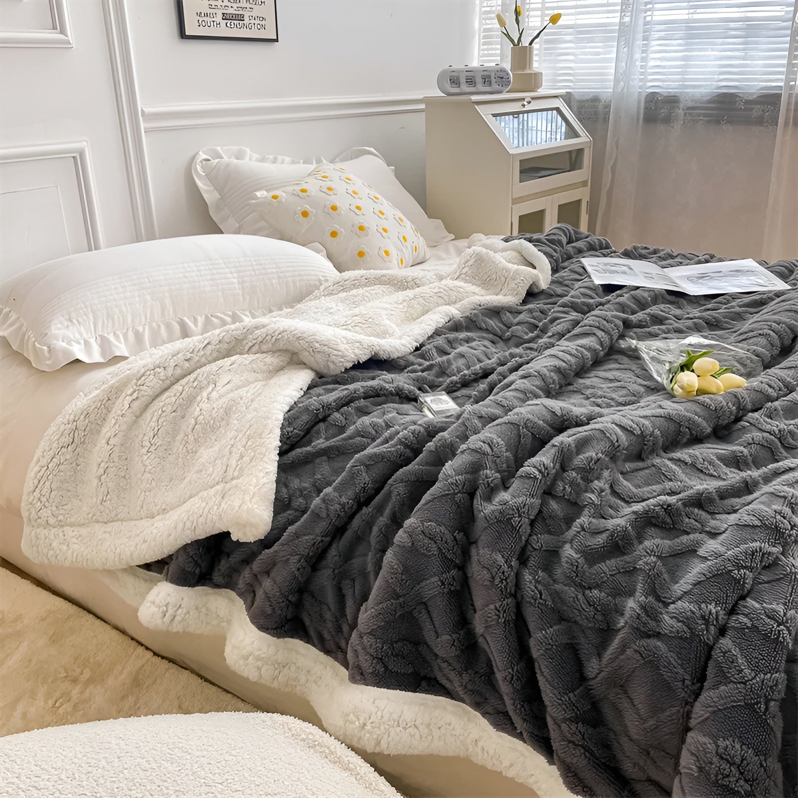 WarmHaven – Luxury Reversible Fleece Blanket