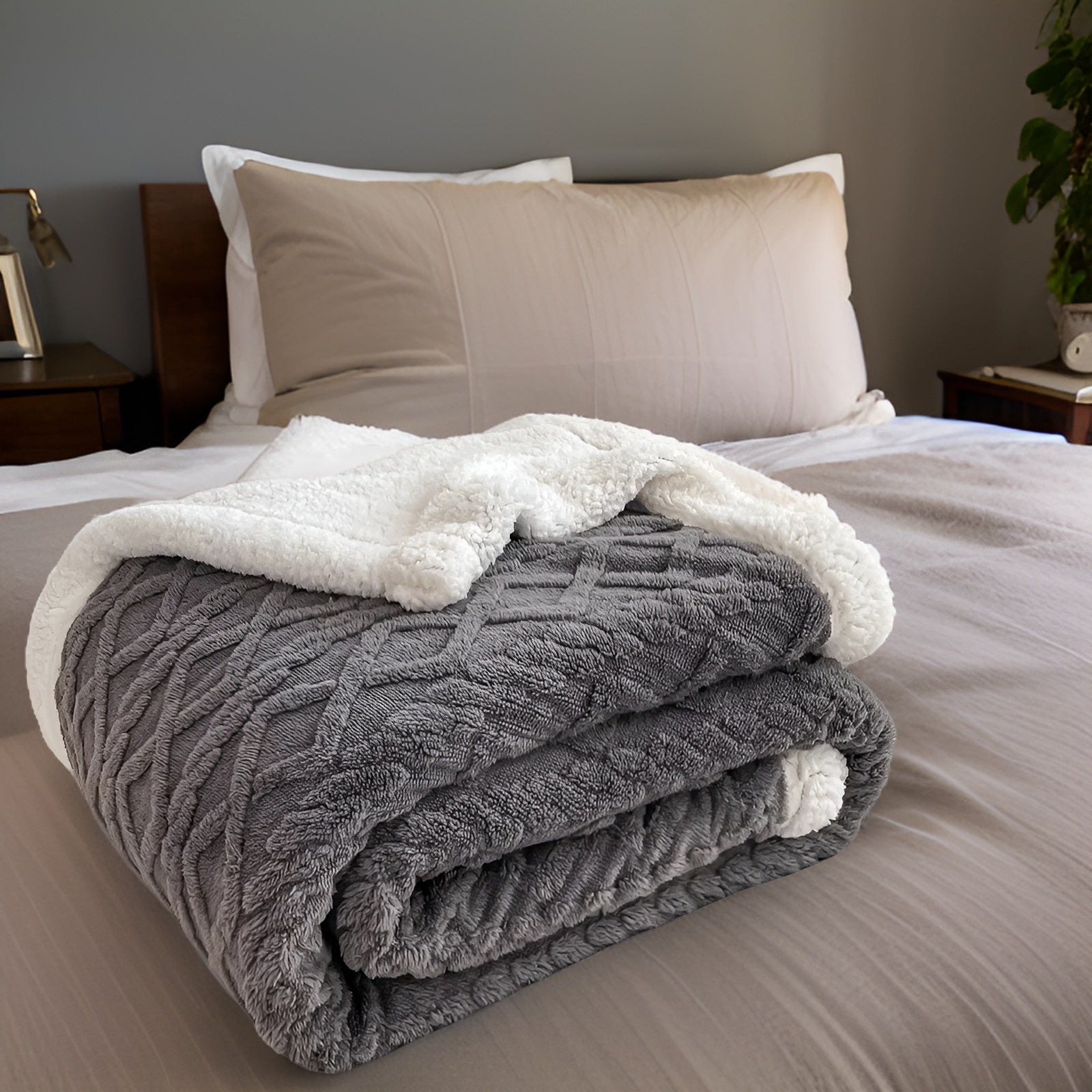 WarmHaven – Luxury Reversible Fleece Blanket