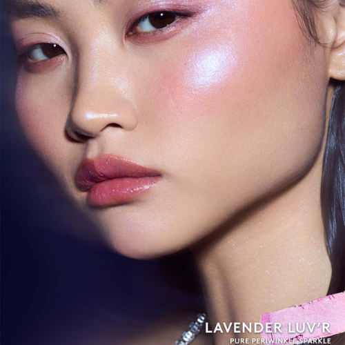 GlowSurge — Polvo iluminador con efecto shimmer para el rostro