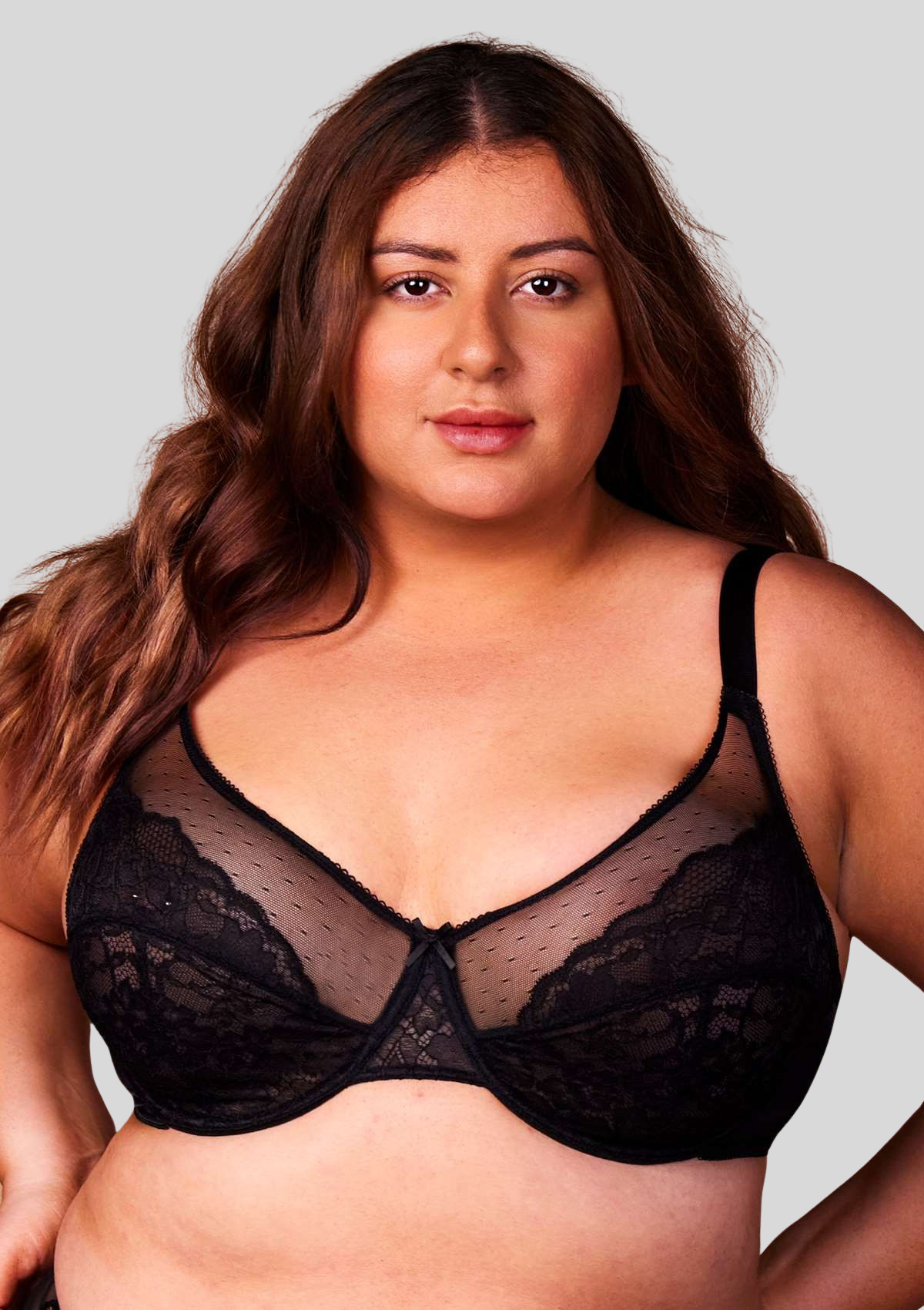 CurveLuxe — Pitsinen tukirintaliivi säädettävillä olkaimilla