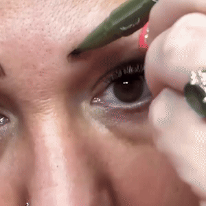 BrowStroke – Mikropengés szemöldökfilc természetes hatású szemöldökhöz