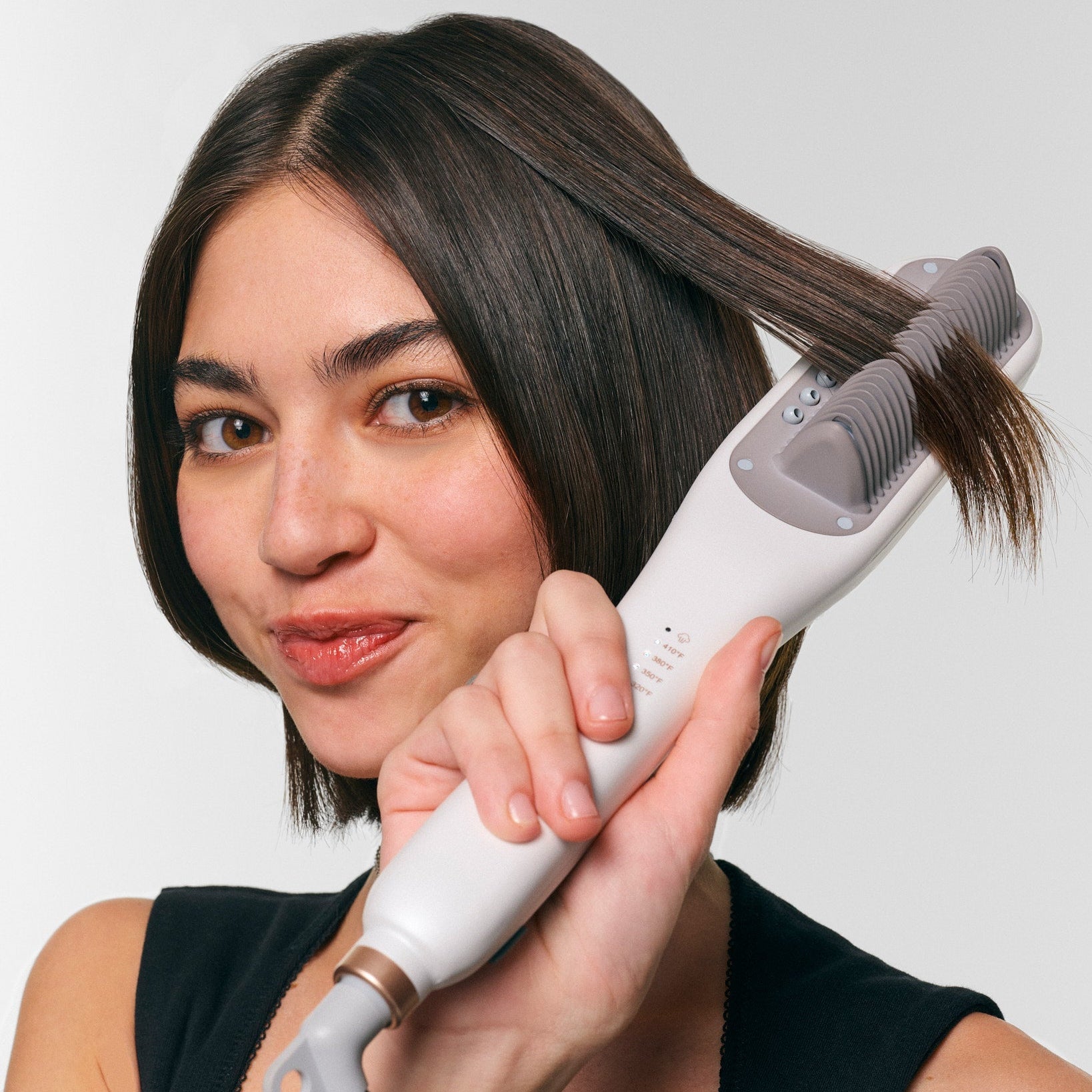 Cepillo alisador de pelo con vapor para un alisado suave y con menos frizz