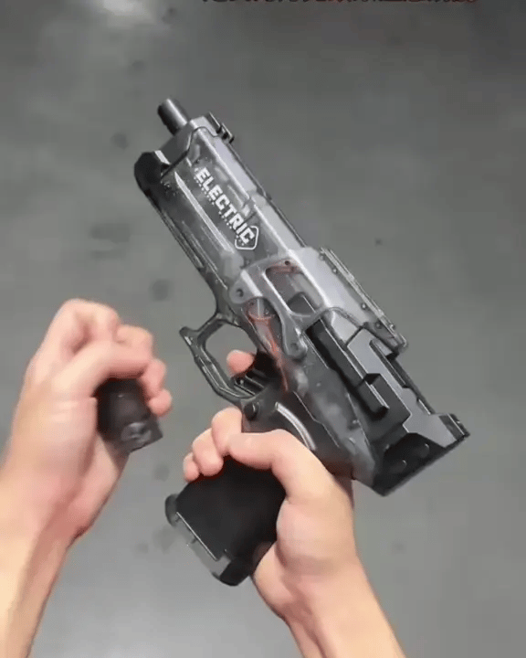 Pistol automat cu jet de apă, cu rezervor de mare capacitate