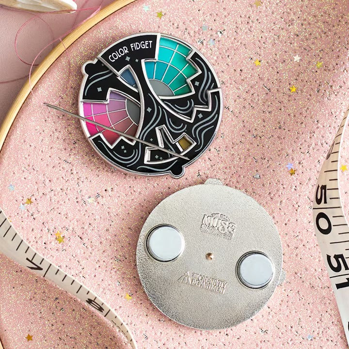 SpinPin – Forgó mintás, színkerék alakú, babrálható zománctű