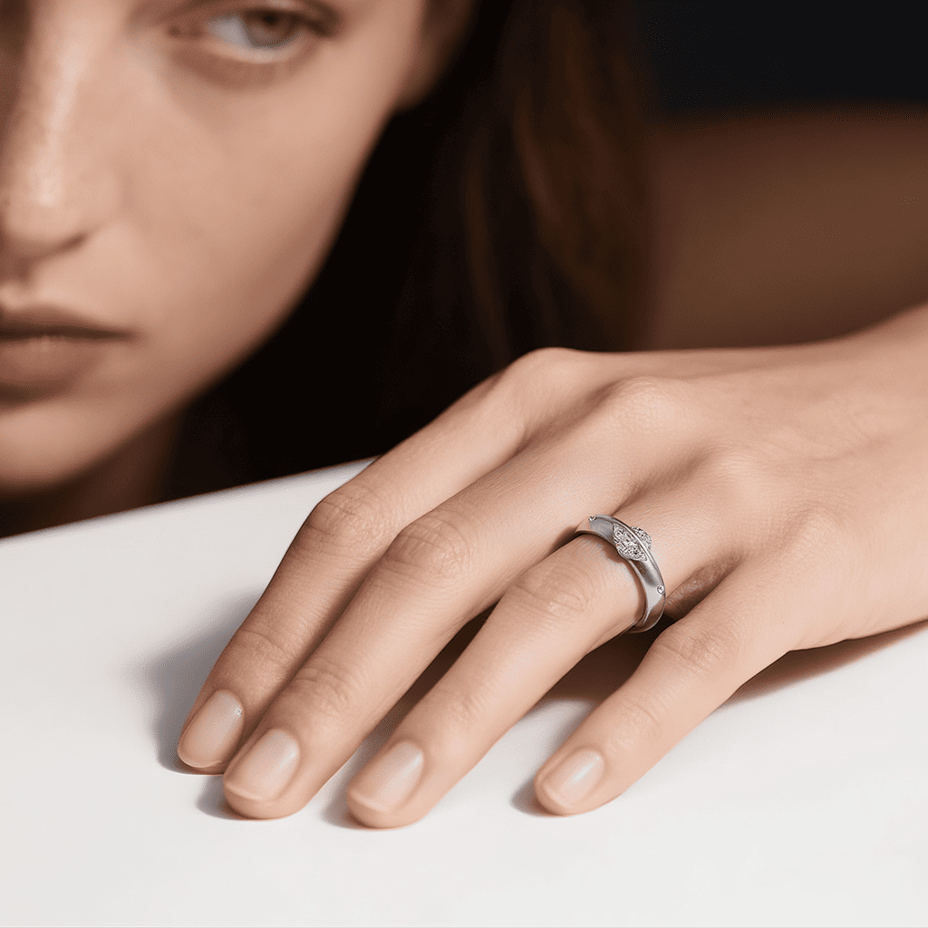 Forgó csillag díszgyűrű polírozott felülettel