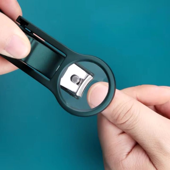 ClipGuard Pro — Cortaúñas 3 en 1 con lupa y recolector de recortes