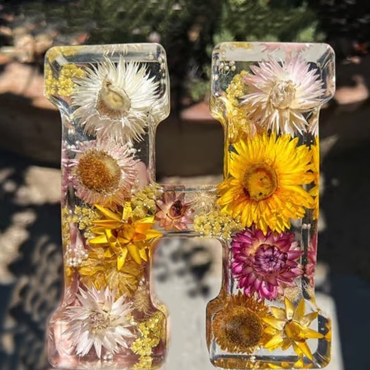 BloomLetter - Personalized Floral Resin Letter Light