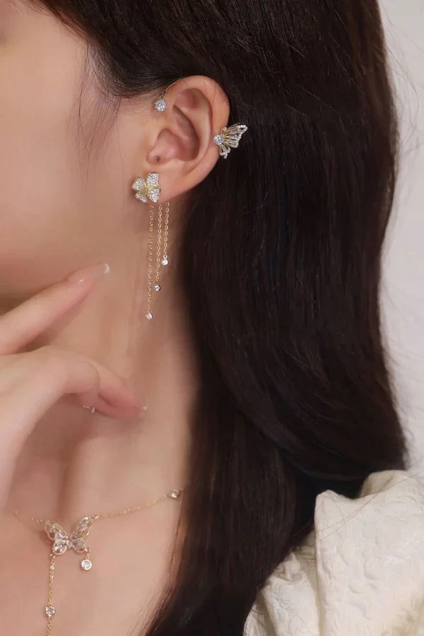GlowLuxe — Bloemenoorcuff oorbellen met kristalaccenten en kwastdetail