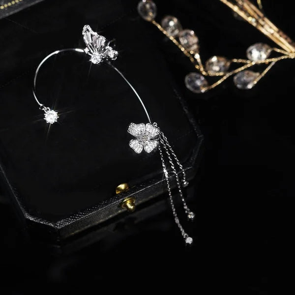 GlowLuxe — Bloemenoorcuff oorbellen met kristalaccenten en kwastdetail