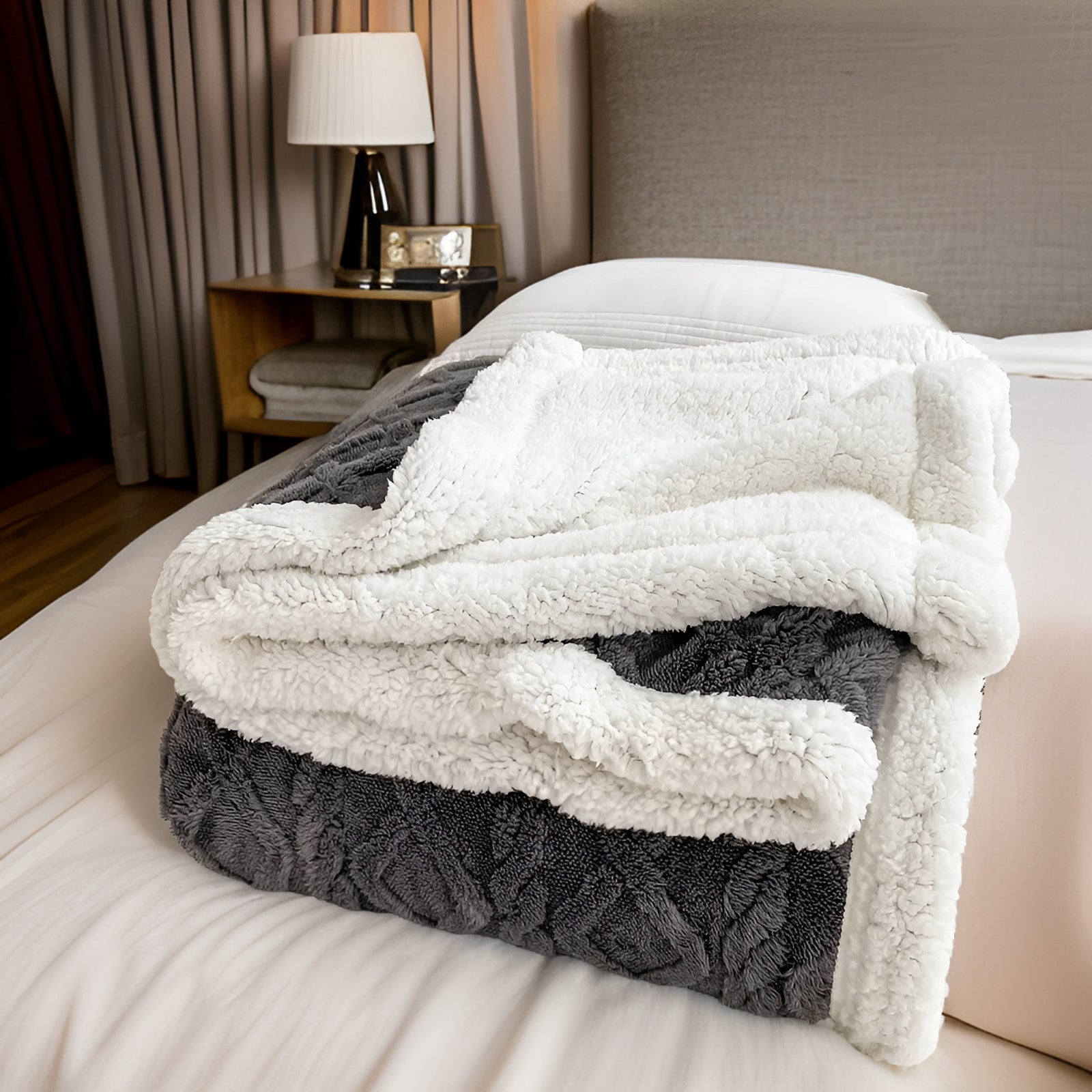 WarmHaven – Luxury Reversible Fleece Blanket