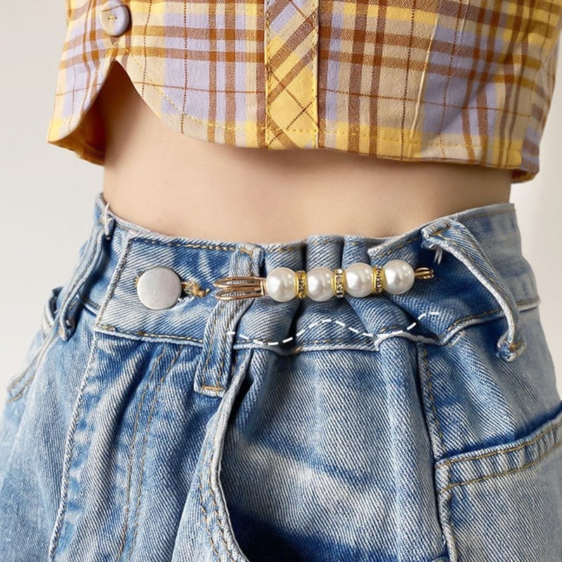 Gyöngyös díszítésű pulóvercsat és bross kitűző