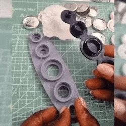 OneTouch önzáró gombkészítő