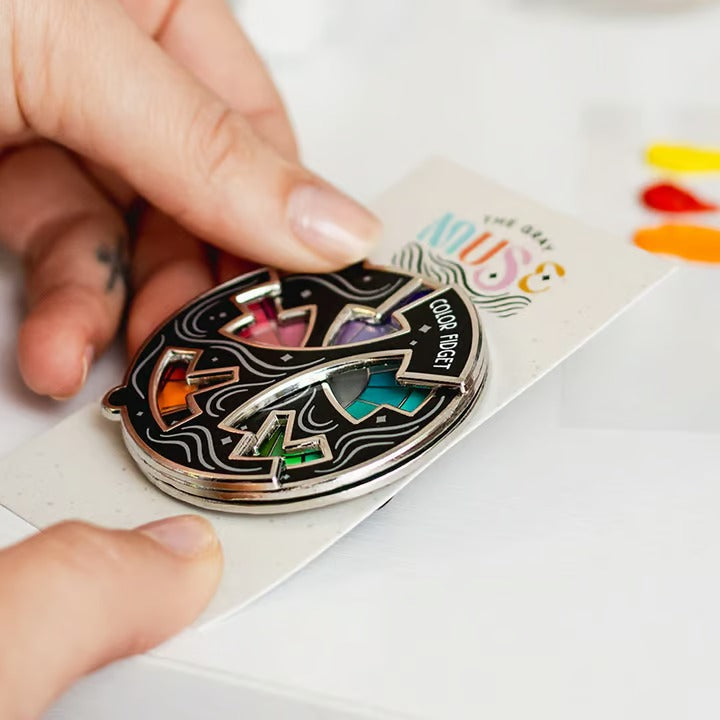 SpinPin – Forgó mintás, színkerék alakú, babrálható zománctű