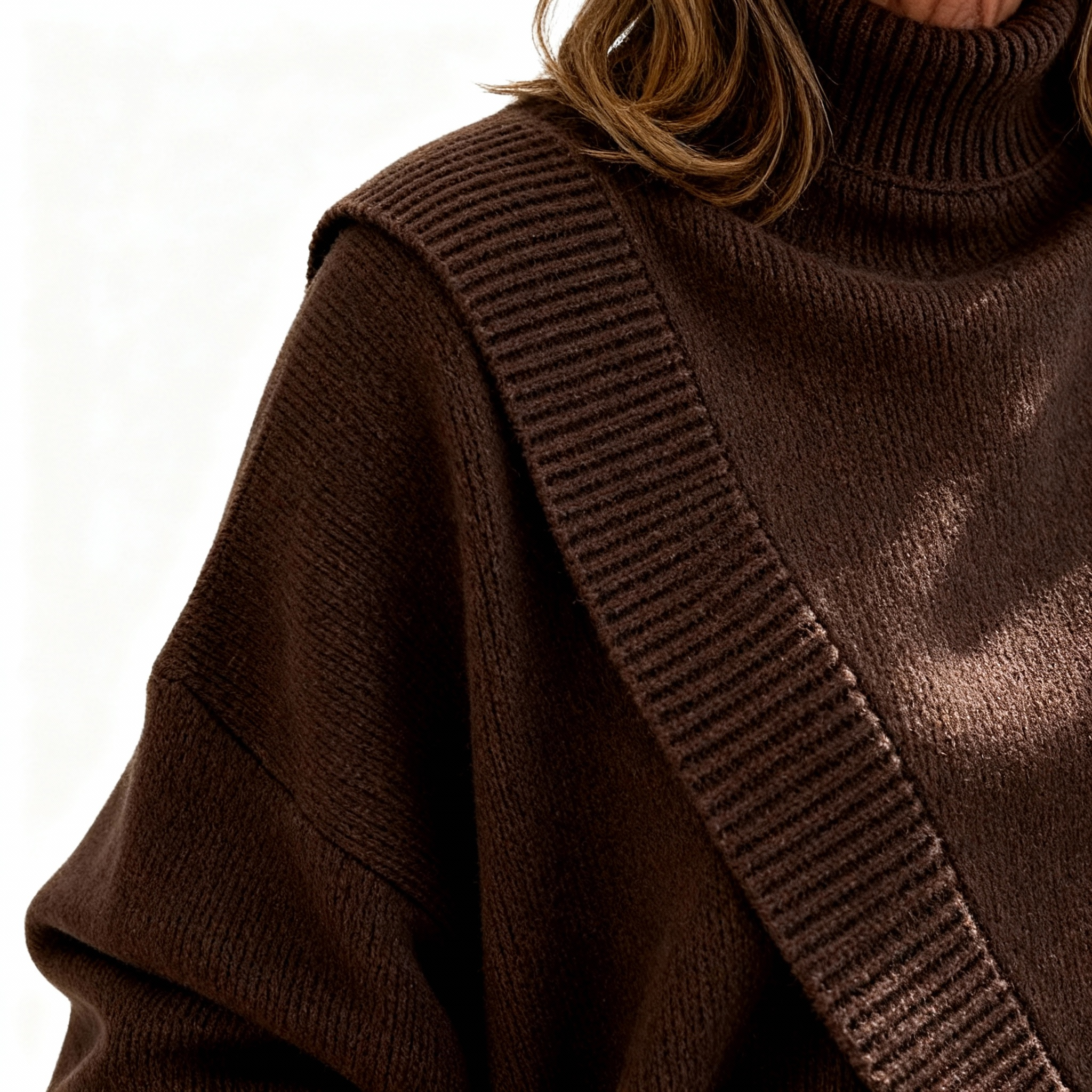 Bő fazonú pulóver és laza nadrág otthoni szett