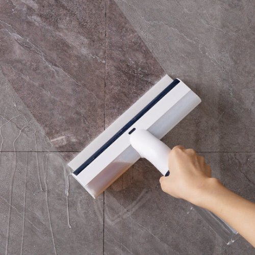 VisoVibe — Window Spray Cleaner with Built-In Squeegee